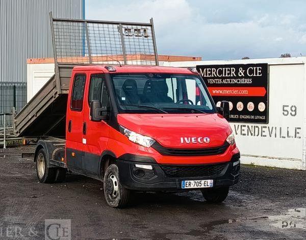 IVECO DAILY 35C12  BENNE DOUBLE CABINE – DIESEL – 132690 KMS – ANNEE 2017 ROUGE ER-705-EL