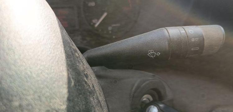 IVECO DAILY 35C12  BENNE DOUBLE CABINE – DIESEL – 132690 KMS – ANNEE 2017 ROUGE ER-705-EL