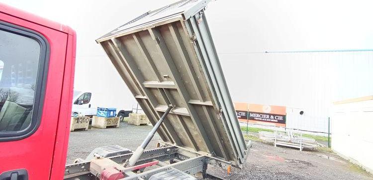 IVECO DAILY 35C12  BENNE DOUBLE CABINE – DIESEL – 132690 KMS – ANNEE 2017 ROUGE ER-705-EL