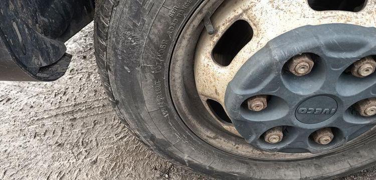 IVECO DAILY 35C12  BENNE DOUBLE CABINE – DIESEL – 132690 KMS – ANNEE 2017 ROUGE ER-705-EL