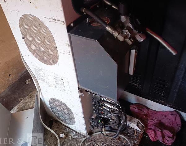 RENAULT MASTER AVEC NACELLE FRANCE ELEV 121 FCC – 11M – DIESEL – 1700 H – ANNEE 2017 ROUGE ES-003-DL