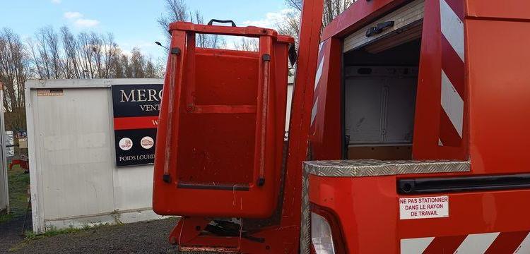 RENAULT MASTER AVEC NACELLE FRANCE ELEV 121 FCC – 11M – DIESEL – 1700 H – ANNEE 2017 ROUGE ES-003-DL