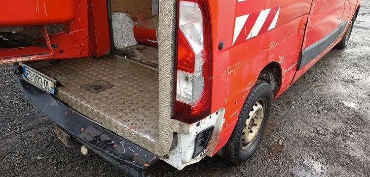 RENAULT MASTER AVEC NACELLE FRANCE ELEV 121 FCC – 11M – DIESEL – 1700 H – ANNEE 2017 ROUGE ES-003-DL