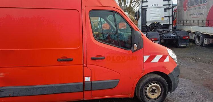 RENAULT MASTER AVEC NACELLE FRANCE ELEV 121 FCC – 11M – DIESEL – 1700 H – ANNEE 2017 ROUGE ES-003-DL