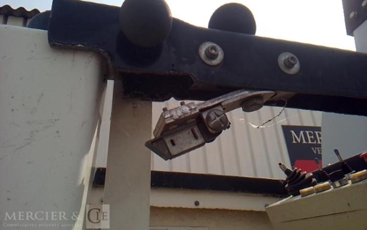 RENAULT MASTER NACELLE SUR VL 12M 1783H BLANC ES-049-CQ