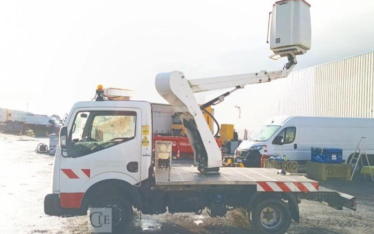 NISSAN NT400 AVEC NACELLE TOPY11 – 10 M – DIESEL – 1420 H –  98070 KMS – AN 2017 BLANC ES-823-TE