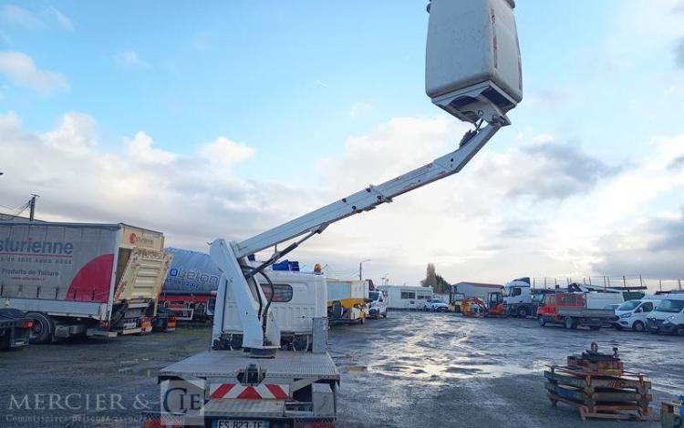 NISSAN NT400 AVEC NACELLE TOPY11 – 10 M – DIESEL – 1420 H –  98070 KMS – AN 2017 BLANC ES-823-TE