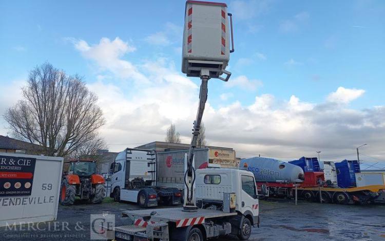 NISSAN NT400 AVEC NACELLE TOPY11 – 10 M – DIESEL – 1420 H –  98070 KMS – AN 2017 BLANC ES-823-TE