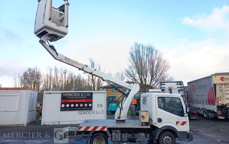 NISSAN NT400 AVEC NACELLE TOPY11 – 10 M – DIESEL – 1420 H –  98070 KMS – AN 2017 BLANC ES-823-TE