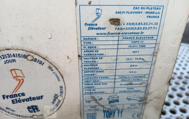 NISSAN NT400 AVEC NACELLE TOPY11 – 10 M – DIESEL – 1420 H –  98070 KMS – AN 2017 BLANC ES-823-TE