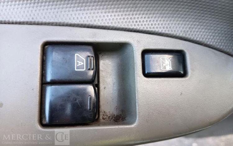 NISSAN NT400 AVEC NACELLE TOPY11 – 10 M – DIESEL – 1420 H –  98070 KMS – AN 2017 BLANC ES-823-TE