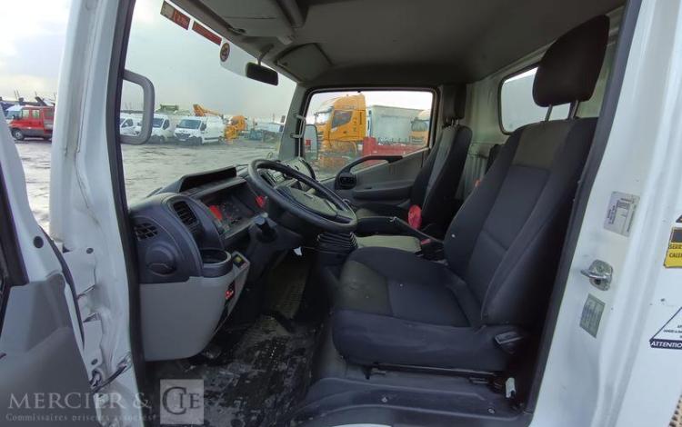 NISSAN NT400 AVEC NACELLE TOPY11 – 10 M – DIESEL – 1420 H –  98070 KMS – AN 2017 BLANC ES-823-TE