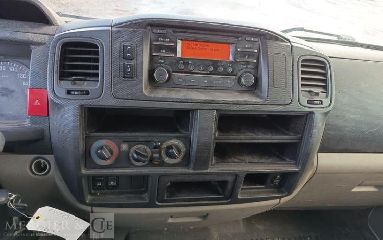 NISSAN NT400 AVEC NACELLE TOPY11 – 10 M – DIESEL – 1420 H –  98070 KMS – AN 2017 BLANC ES-823-TE