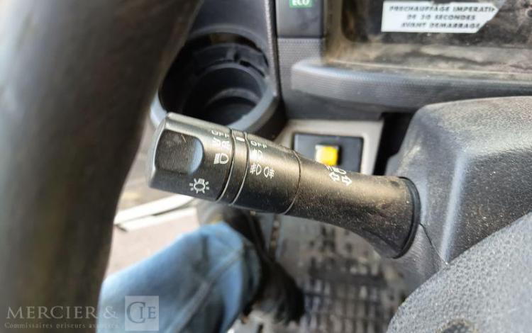 NISSAN NT400 AVEC NACELLE TOPY11 – 10 M – DIESEL – 1420 H –  98070 KMS – AN 2017 BLANC ES-823-TE