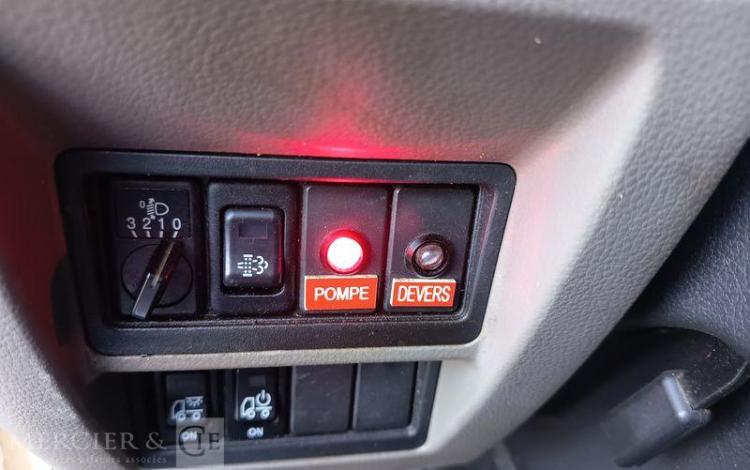 NISSAN NT400 AVEC NACELLE TOPY11 – 10 M – DIESEL – 1420 H –  98070 KMS – AN 2017 BLANC ES-823-TE