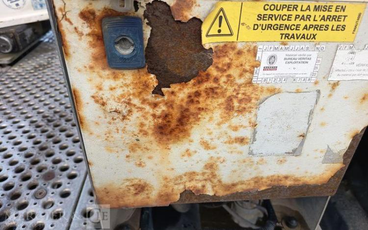 NISSAN NT400 AVEC NACELLE TOPY11 – 10 M – DIESEL – 1420 H –  98070 KMS – AN 2017 BLANC ES-823-TE