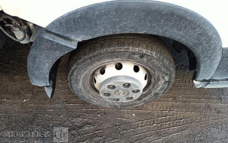 NISSAN NT400 AVEC NACELLE TOPY11 – 10 M – DIESEL – 1420 H –  98070 KMS – AN 2017 BLANC ES-823-TE