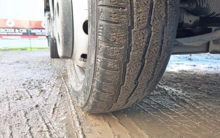 NISSAN NT400 AVEC NACELLE TOPY11 – 10 M – DIESEL – 1420 H –  98070 KMS – AN 2017 BLANC ES-823-TE