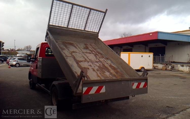 IVECO 35-120 BENNE SIMPLE CABINE COFFRE ROUGE EW-452-WV