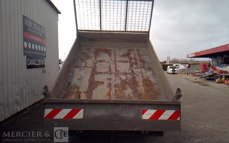 IVECO 35-120 BENNE SIMPLE CABINE COFFRE ROUGE EW-452-WV