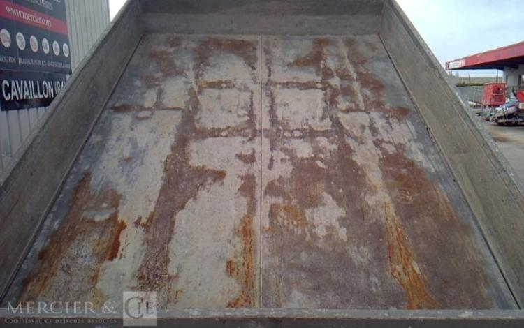 IVECO 35-120 BENNE SIMPLE CABINE COFFRE ROUGE EW-452-WV