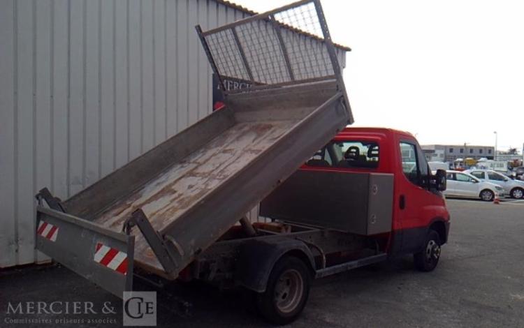 IVECO 35-120 BENNE SIMPLE CABINE COFFRE ROUGE EW-452-WV