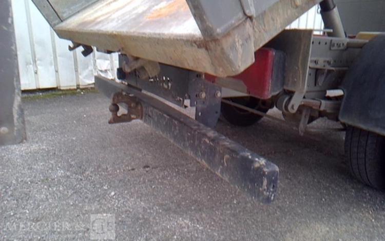 IVECO 35-120 BENNE SIMPLE CABINE COFFRE ROUGE EW-452-WV