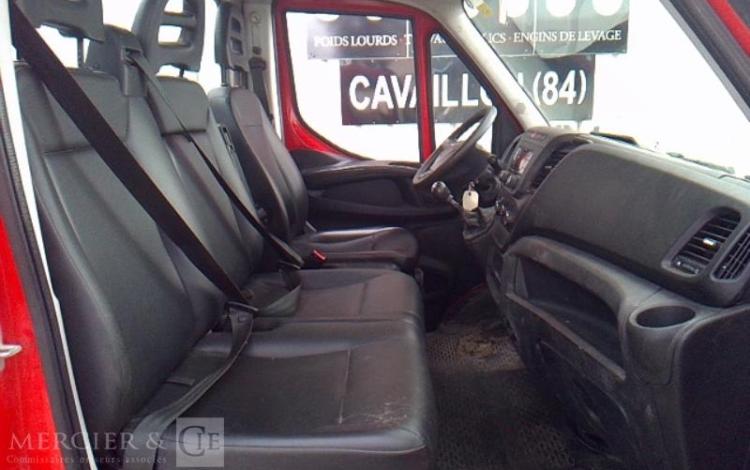 IVECO 35-120 BENNE SIMPLE CABINE COFFRE ROUGE EW-452-WV