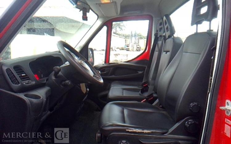 IVECO 35-120 BENNE SIMPLE CABINE COFFRE ROUGE EW-452-WV