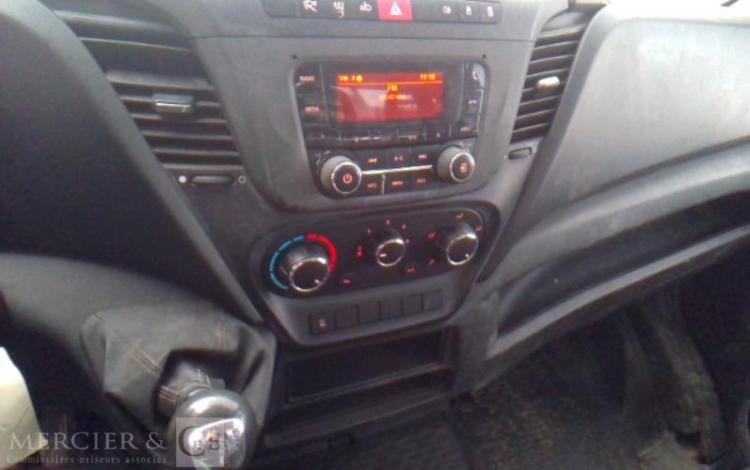 IVECO 35-120 BENNE SIMPLE CABINE COFFRE ROUGE EW-452-WV