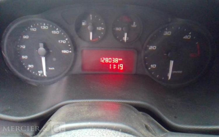 IVECO 35-120 BENNE SIMPLE CABINE COFFRE ROUGE EW-452-WV