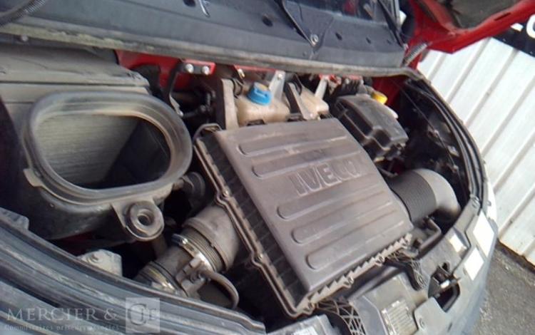 IVECO 35-120 BENNE SIMPLE CABINE COFFRE ROUGE EW-452-WV
