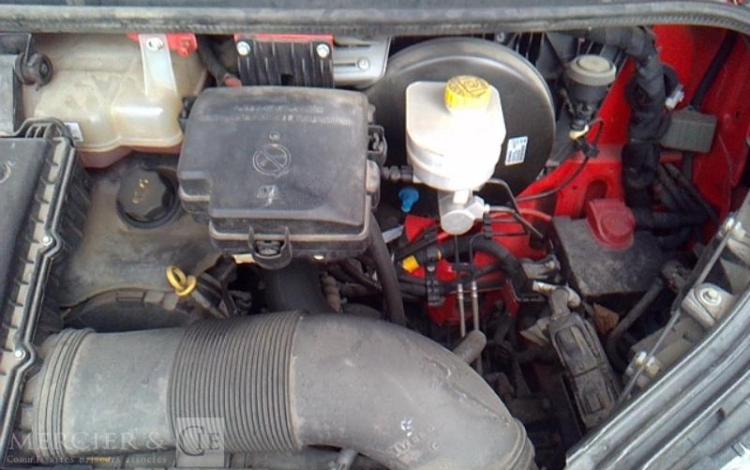 IVECO 35-120 BENNE SIMPLE CABINE COFFRE ROUGE EW-452-WV