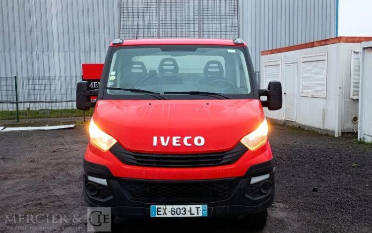 IVECO DAILY 35C12 BENNE AVEC COFFRE ACIER DIESEL – 156826 KMS – ANNEE 2018 ROUGE EX-603-LT