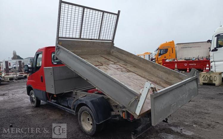 IVECO DAILY 35C12 BENNE AVEC COFFRE ACIER DIESEL – 156826 KMS – ANNEE 2018 ROUGE EX-603-LT