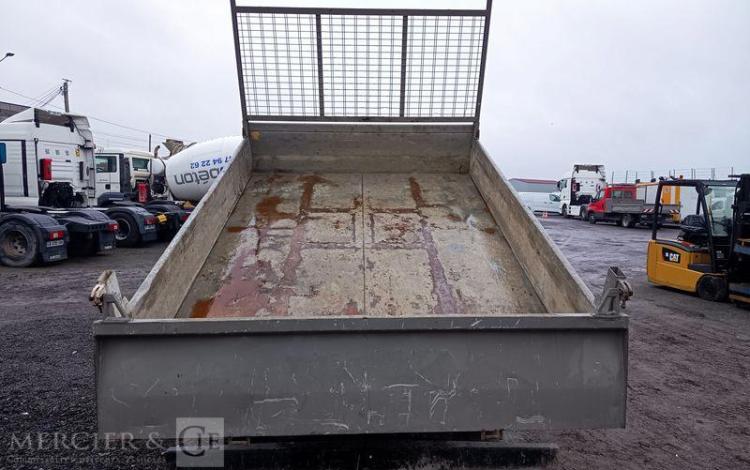 IVECO DAILY 35C12 BENNE AVEC COFFRE ACIER DIESEL – 156826 KMS – ANNEE 2018 ROUGE EX-603-LT