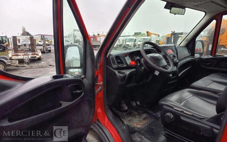 IVECO DAILY 35C12 BENNE AVEC COFFRE ACIER DIESEL – 156826 KMS – ANNEE 2018 ROUGE EX-603-LT