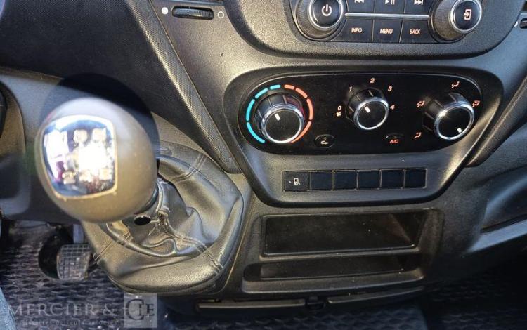 IVECO DAILY 35C12 BENNE AVEC COFFRE ACIER DIESEL – 156826 KMS – ANNEE 2018 ROUGE EX-603-LT