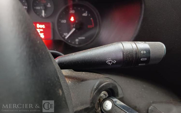 IVECO DAILY 35C12 BENNE AVEC COFFRE ACIER DIESEL – 156826 KMS – ANNEE 2018 ROUGE EX-603-LT