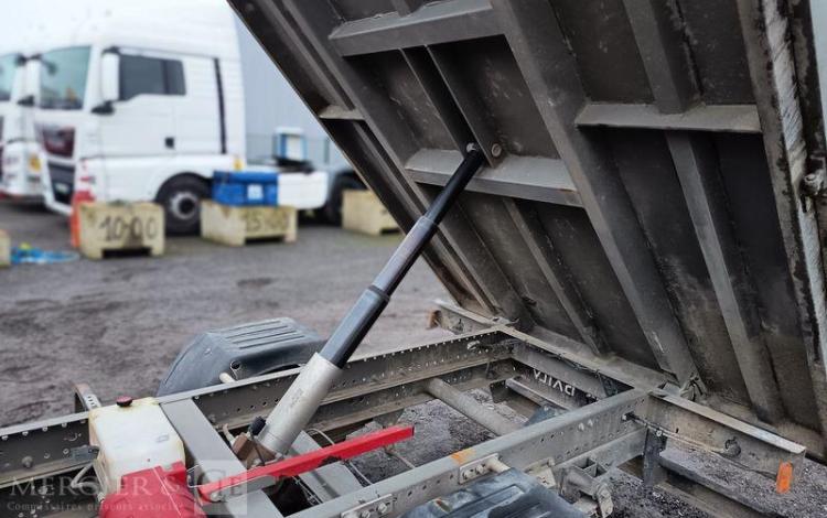 IVECO DAILY 35C12 BENNE AVEC COFFRE ACIER DIESEL – 156826 KMS – ANNEE 2018 ROUGE EX-603-LT