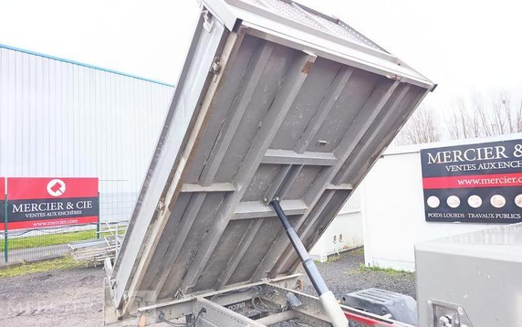 IVECO DAILY 35C12 BENNE AVEC COFFRE ACIER DIESEL – 156826 KMS – ANNEE 2018 ROUGE EX-603-LT