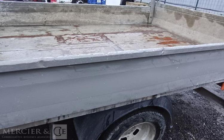 IVECO DAILY 35C12 BENNE AVEC COFFRE ACIER DIESEL – 156826 KMS – ANNEE 2018 ROUGE EX-603-LT