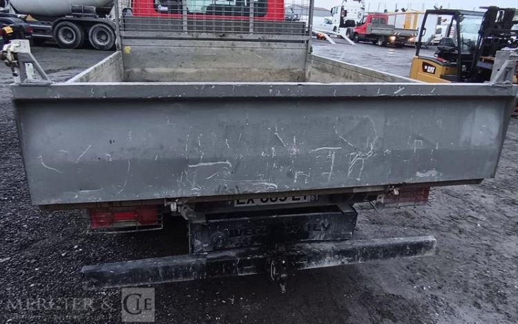 IVECO DAILY 35C12 BENNE AVEC COFFRE ACIER DIESEL – 156826 KMS – ANNEE 2018 ROUGE EX-603-LT