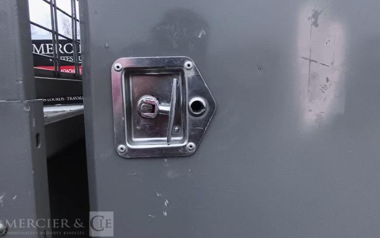 IVECO DAILY 35C12 BENNE AVEC COFFRE ACIER DIESEL – 156826 KMS – ANNEE 2018 ROUGE EX-603-LT