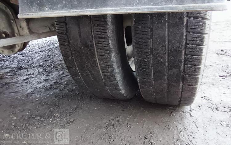 IVECO DAILY 35C12 BENNE AVEC COFFRE ACIER DIESEL – 156826 KMS – ANNEE 2018 ROUGE EX-603-LT