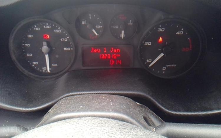 IVECO 35-120 BENNE SIMPLE CABINE COFFRE  EY-135-MK