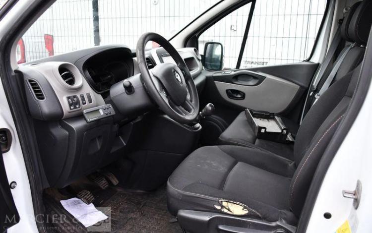 RENAULT TRAFIC BLANC EZ-626-EW