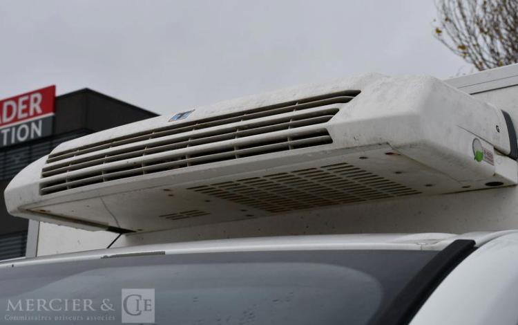 RENAULT TRAFIC BLANC EZ-626-EW