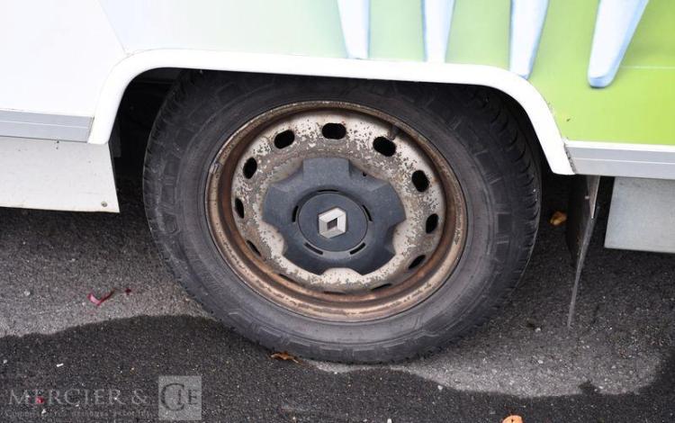 RENAULT TRAFIC BLANC EZ-626-EW