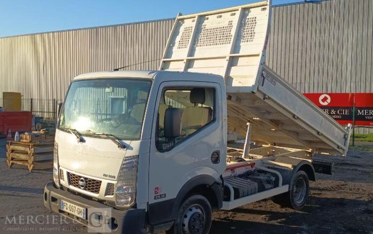 NISSAN NT400 CABSTAR 3,0 TD 16V 130 CV AVEC BENNE DIESEL – 71135 KMS – ANNEE 2019 BLANC FD-097-GH